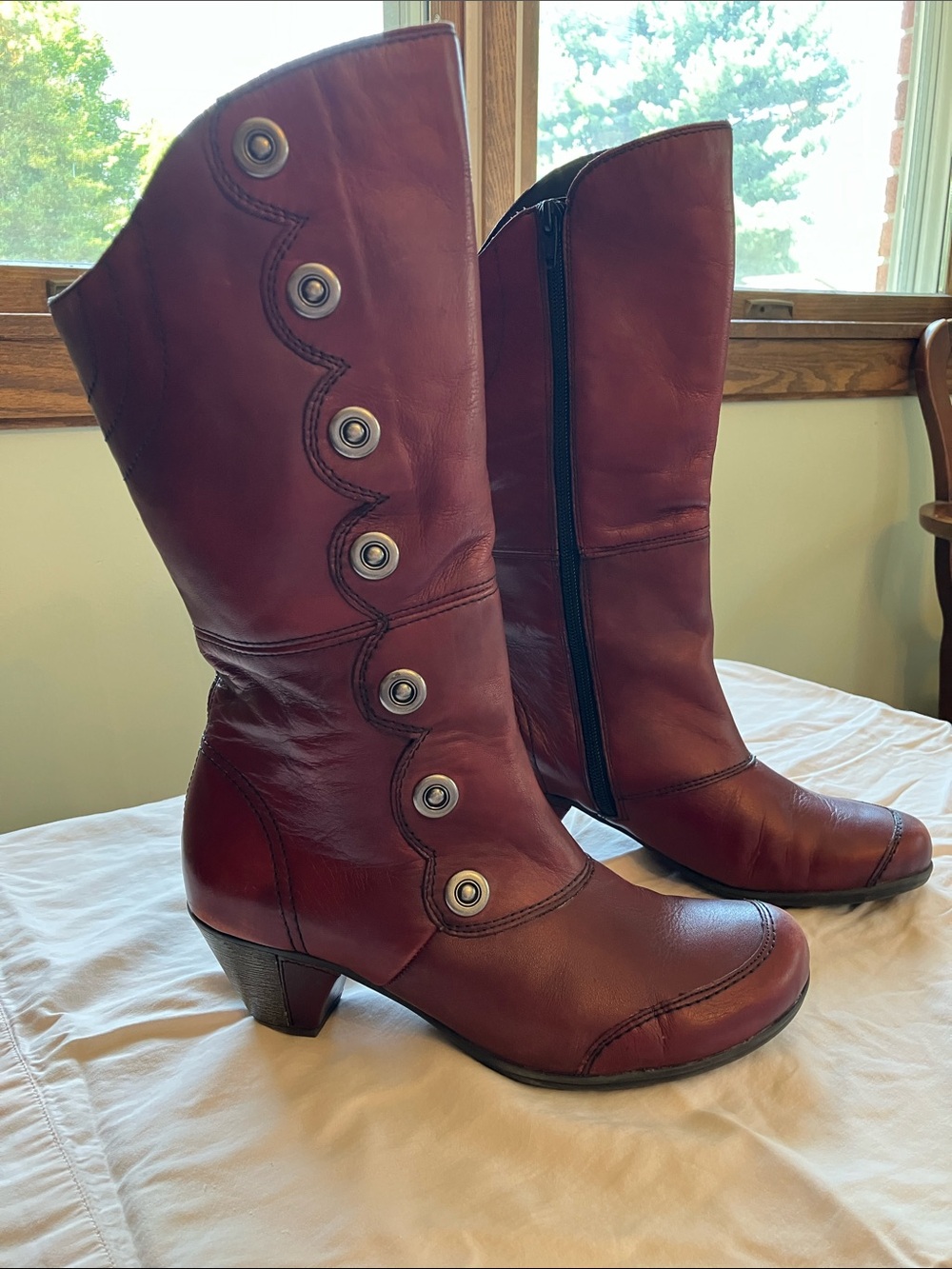 Remonte Burgundy Mid-Calf Leather, size 7, Button-Accent Boots (EUC)